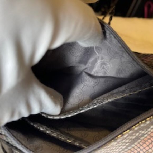 MICHAEL KORS NWOT SILVER METALLIC CLUTCH - Picture 9 of 9